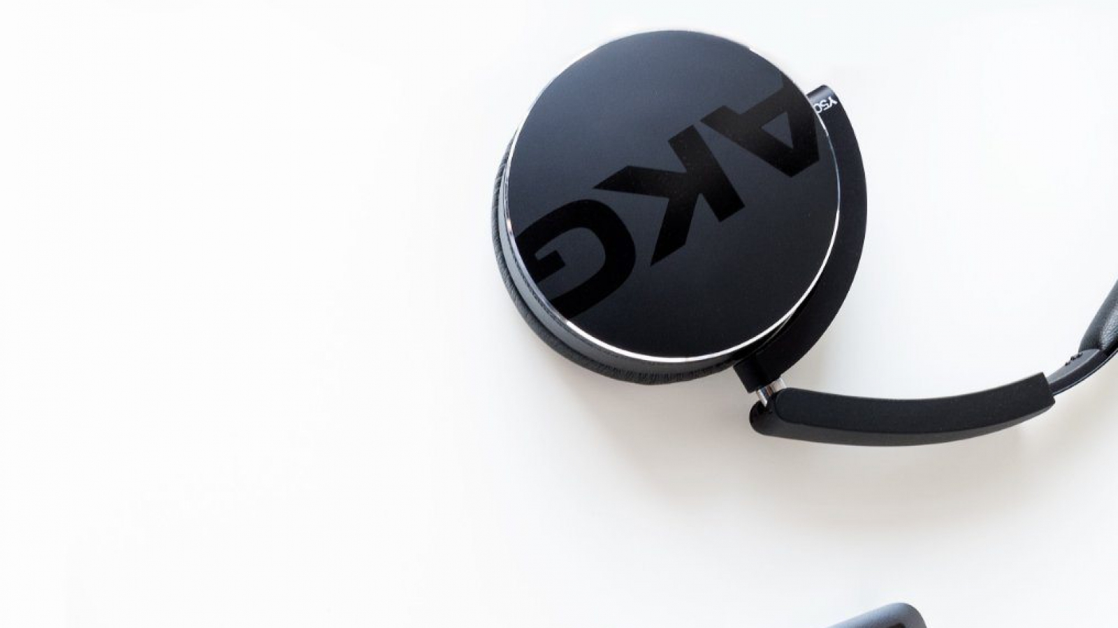 90-angle-IsIQXkDENBo-unsplash-1-min